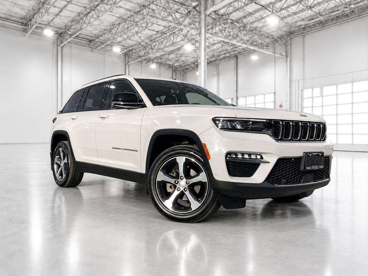 2023 Jeep Grand Cherokee Limited | Lux Tech II | Panoroof | Alpine | 4X4 Photo5