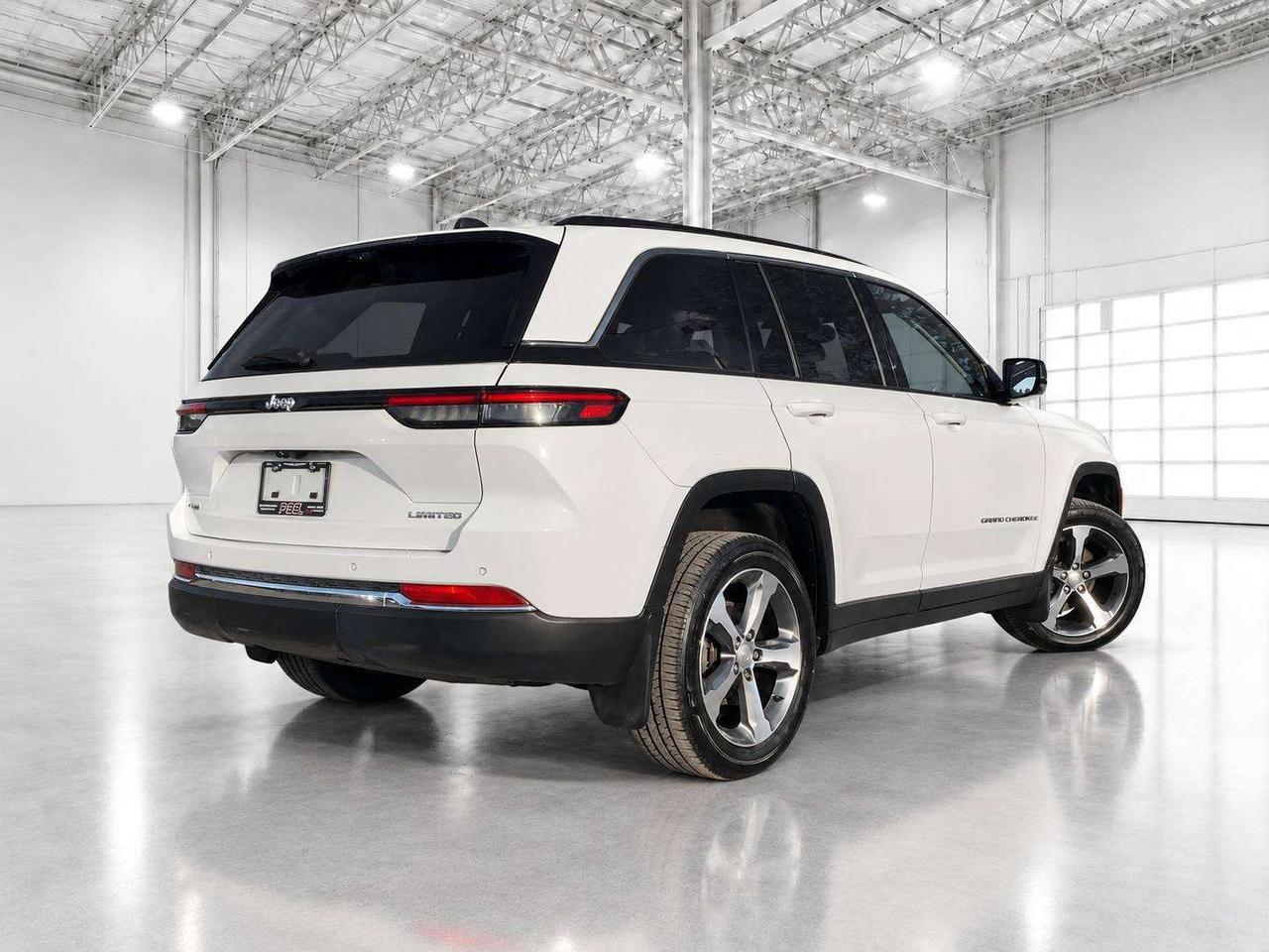 2023 Jeep Grand Cherokee Limited | Lux Tech II | Panoroof | Alpine | 4X4 Photo