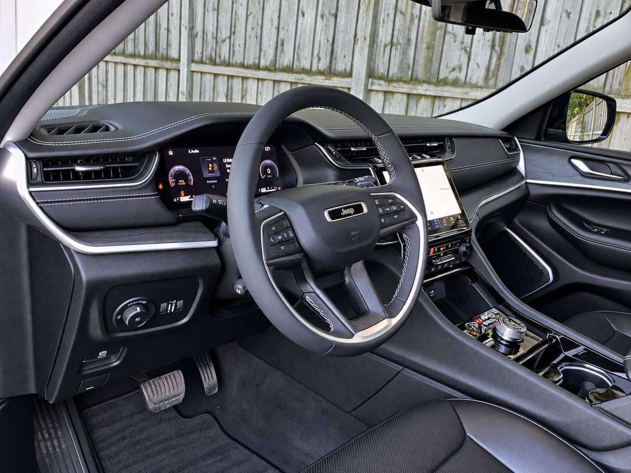 2023 Jeep Grand Cherokee Limited | Lux Tech II | Panoroof | Alpine | 4X4 Photo