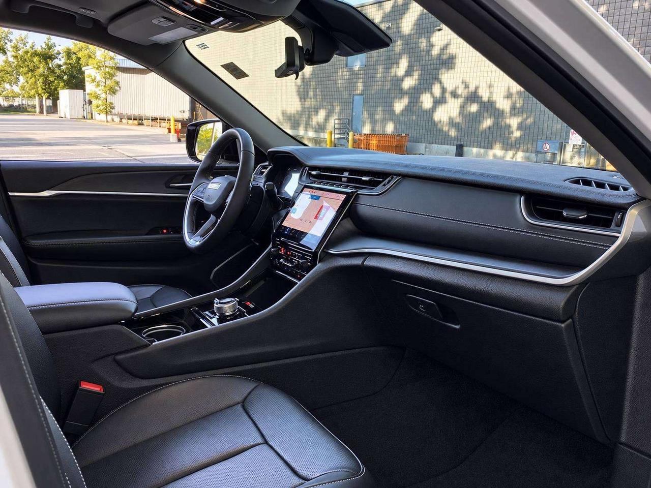 2023 Jeep Grand Cherokee Limited | Lux Tech II | Panoroof | Alpine | 4X4 Photo