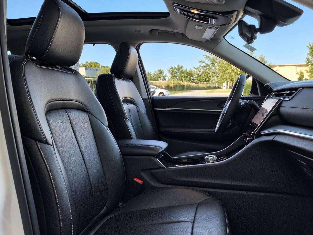 2023 Jeep Grand Cherokee Limited | Lux Tech II | Panoroof | Alpine | 4X4 Photo