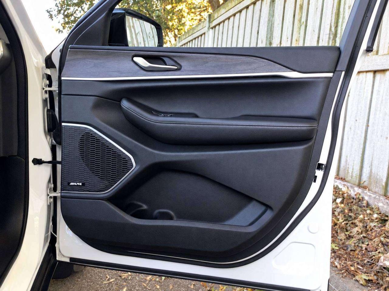 2023 Jeep Grand Cherokee Limited | Lux Tech II | Panoroof | Alpine | 4X4 Photo