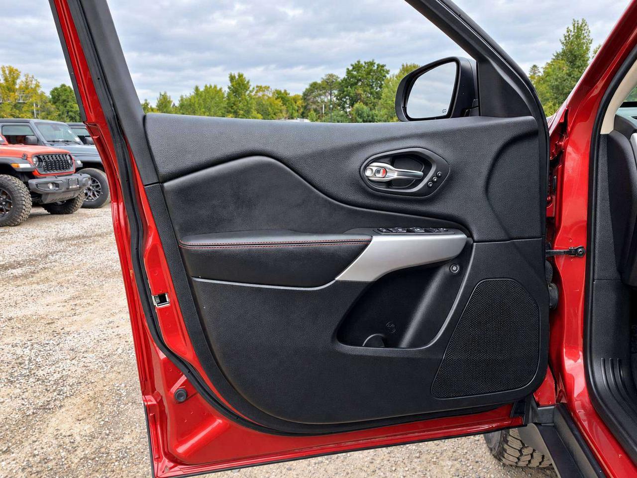 2017 Jeep Cherokee L Plus | Vented Leather | Panoroof | AS IS | 4X4 Photo