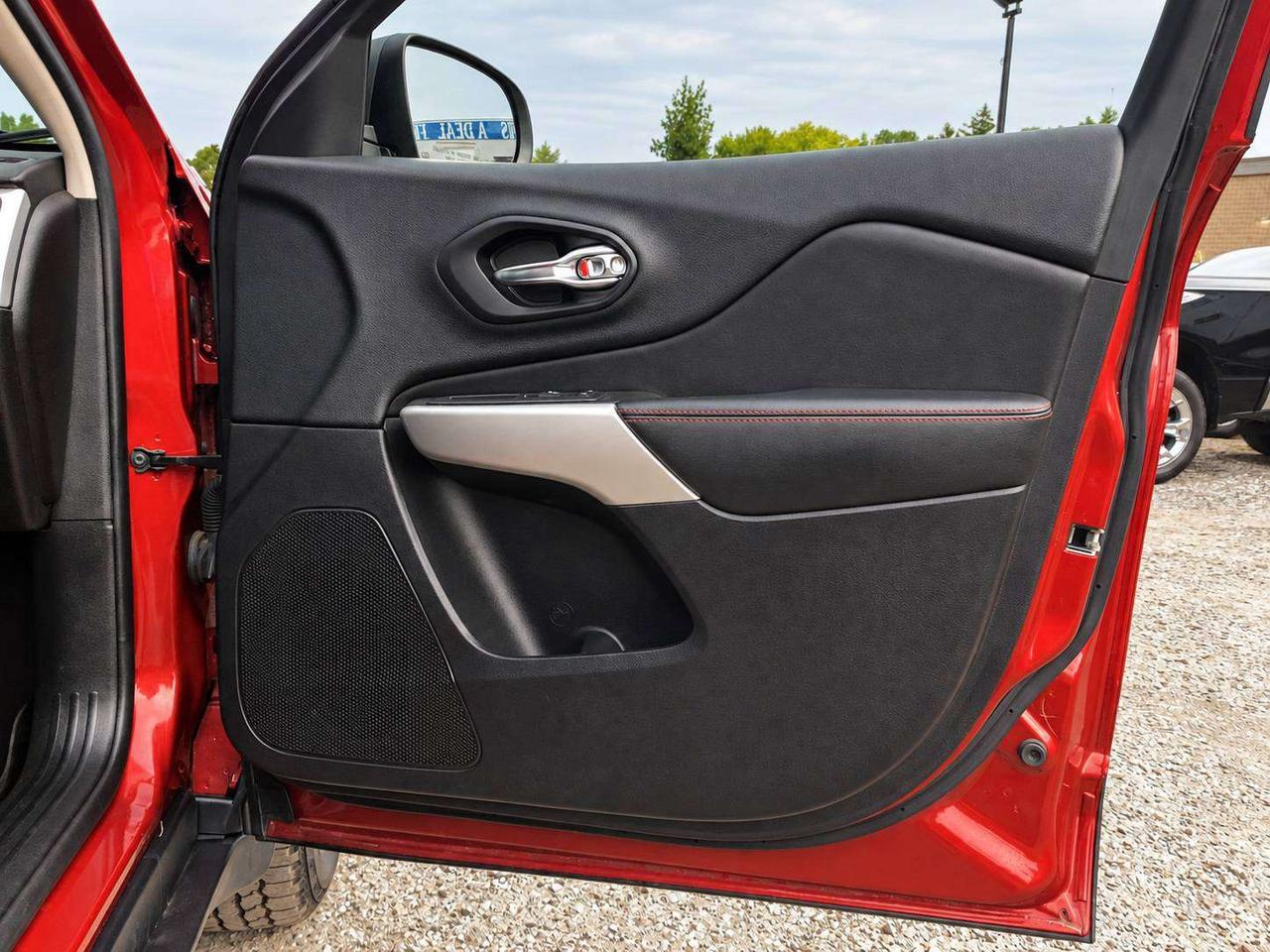 2017 Jeep Cherokee L Plus | Vented Leather | Panoroof | AS IS | 4X4 Photo