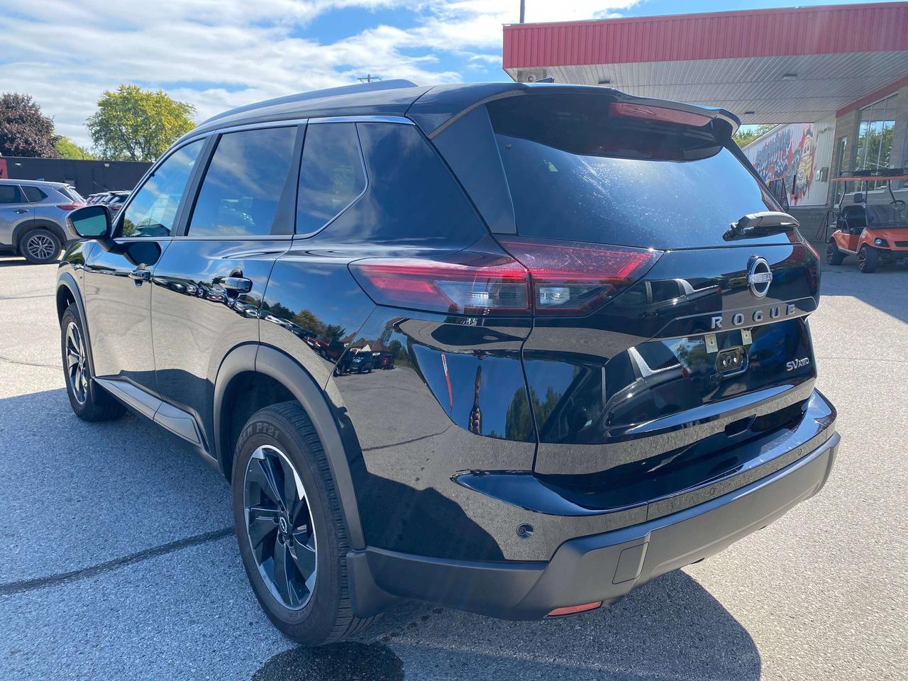 2024 Nissan Rogue SV MOONROOF, CLEAN CARFAX, AWD, REMOTE START! - Photo #6