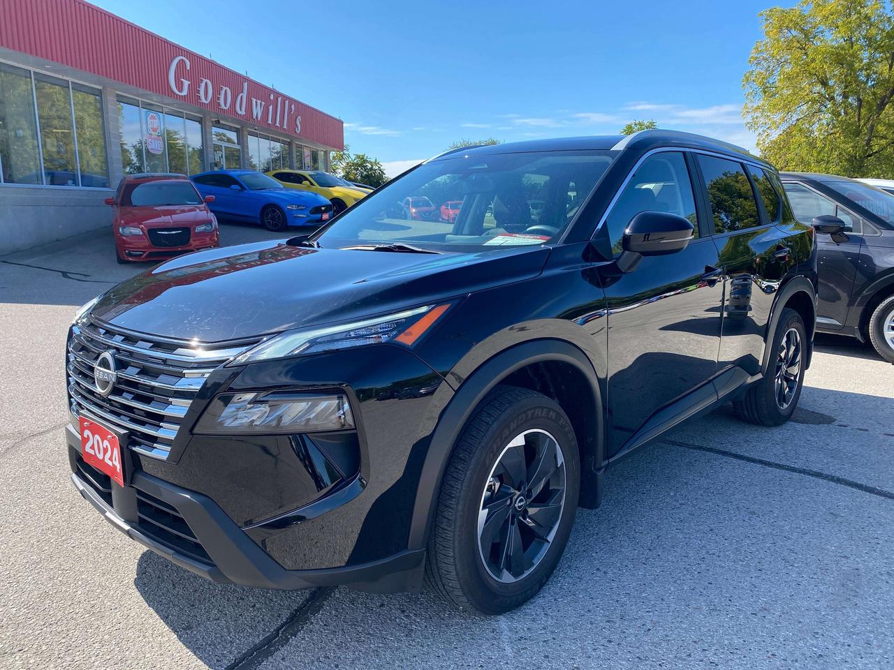 2024 Nissan Rogue SV MOONROOF, CLEAN CARFAX, AWD, REMOTE START! - Photo #4