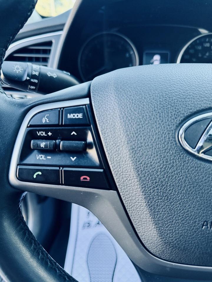 2017 Hyundai Elantra SE FWD Photo