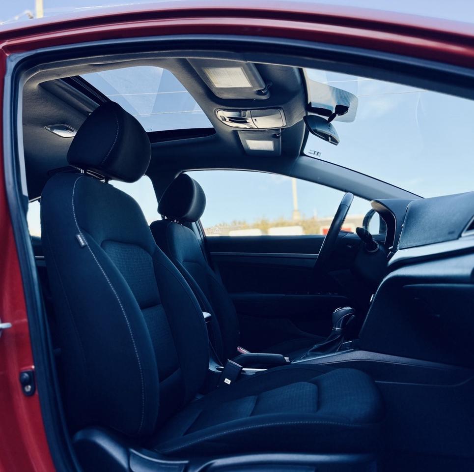 2017 Hyundai Elantra SE FWD Photo