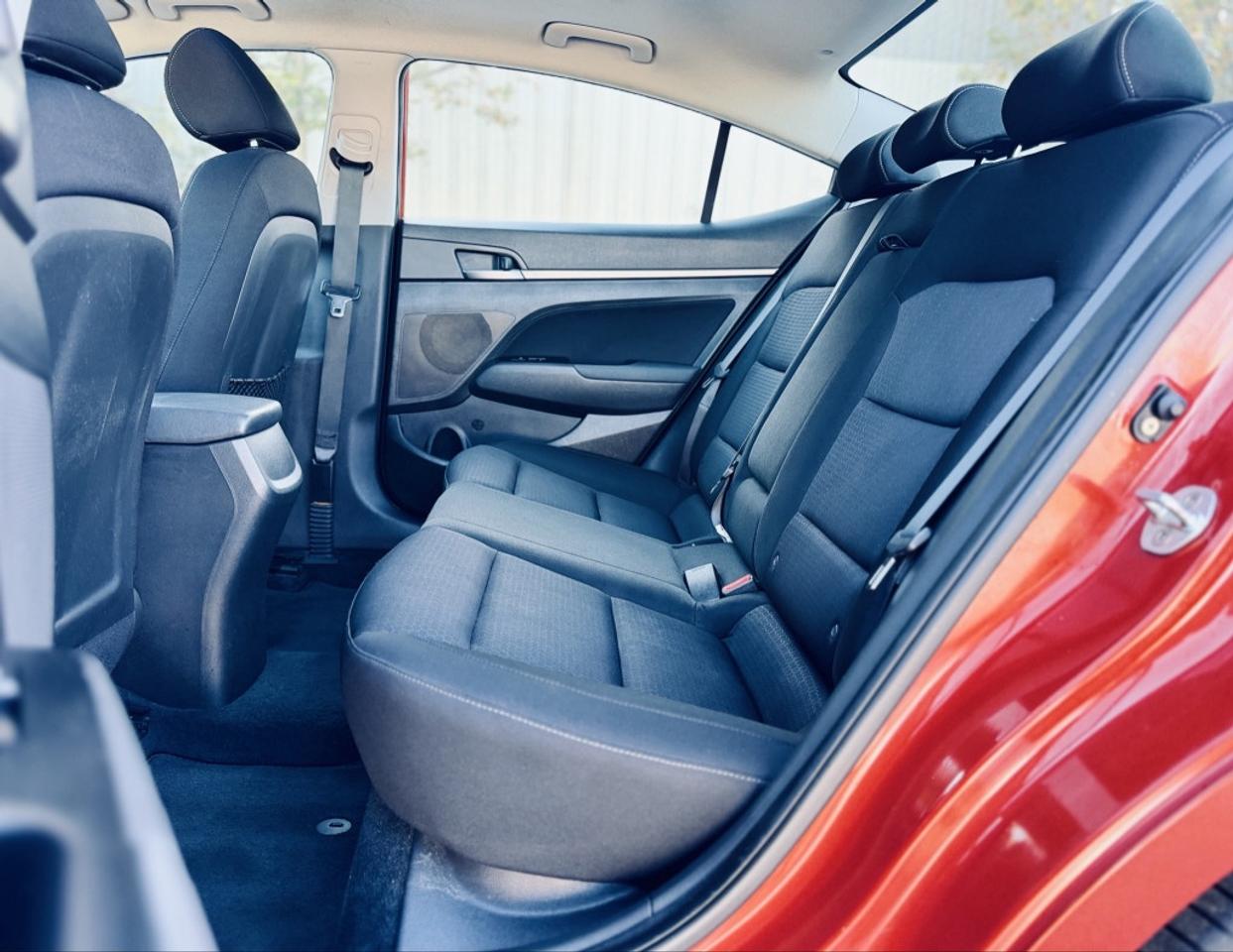 2017 Hyundai Elantra SE FWD Photo