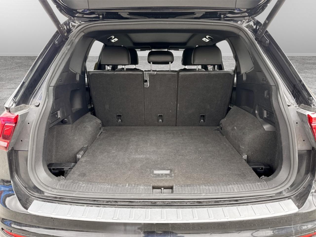 2022 Volkswagen Tiguan Comfortline R-Line Black Edition  *CLEAN CF* Photo