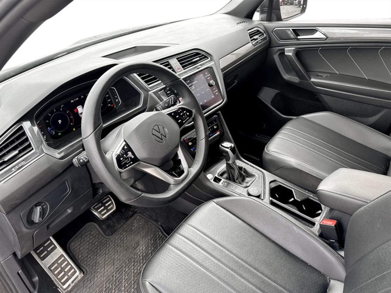 2022 Volkswagen Tiguan Comfortline R-Line Black Edition  *CLEAN CF* Photo