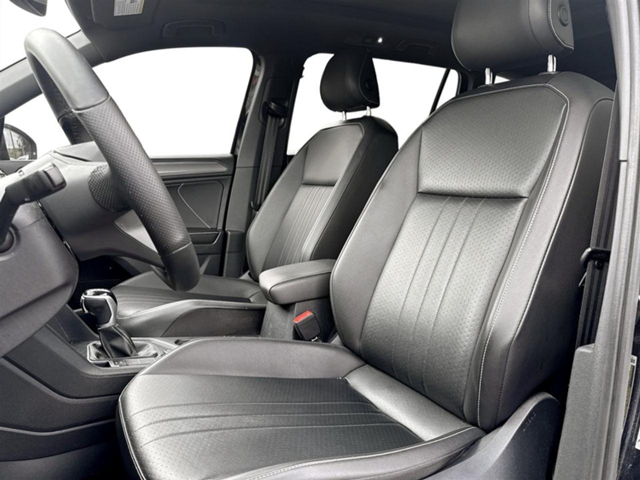 2022 Volkswagen Tiguan Comfortline R-Line Black Edition  *CLEAN CF* Photo