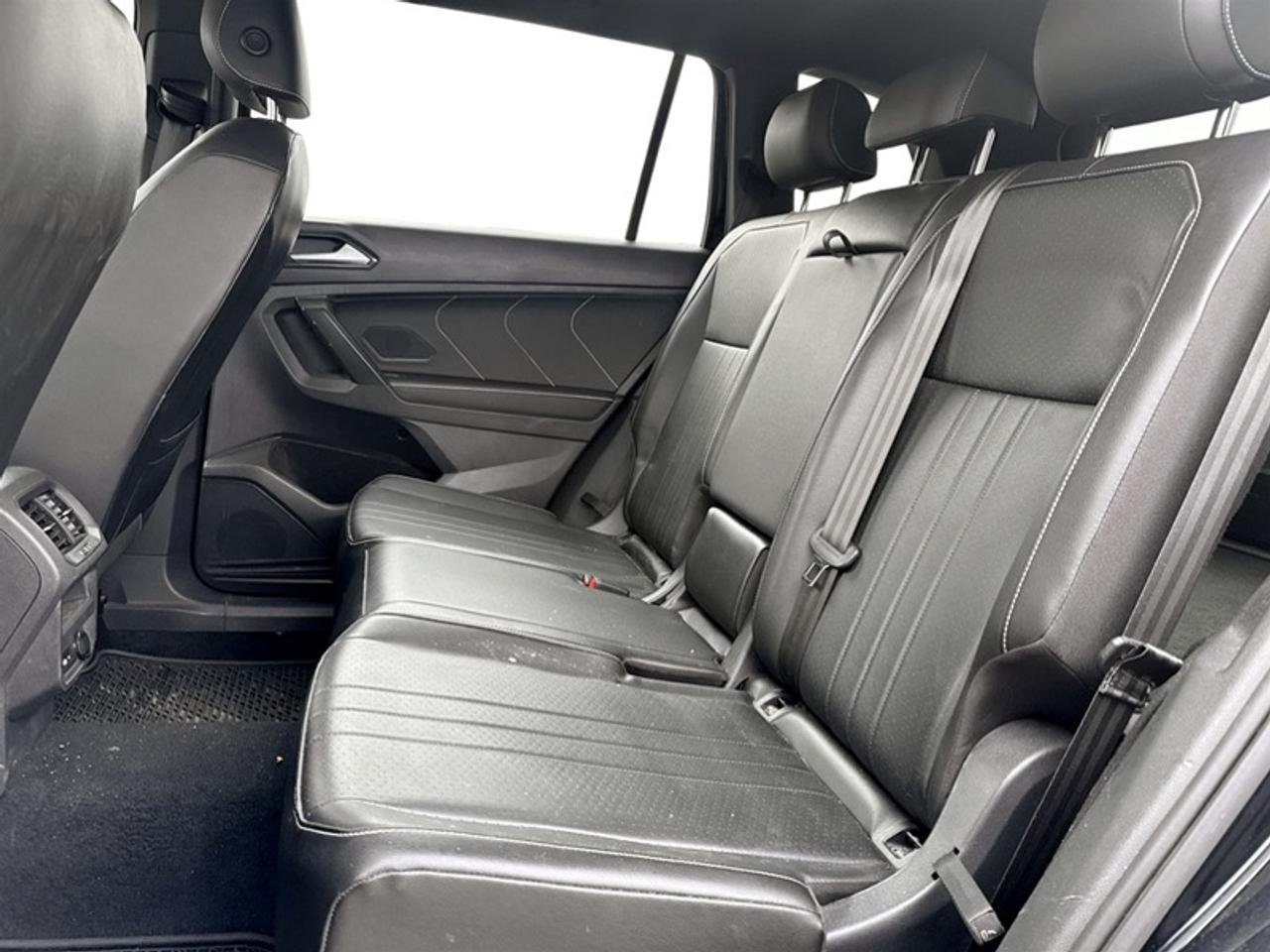 2022 Volkswagen Tiguan Comfortline R-Line Black Edition  *CLEAN CF* Photo