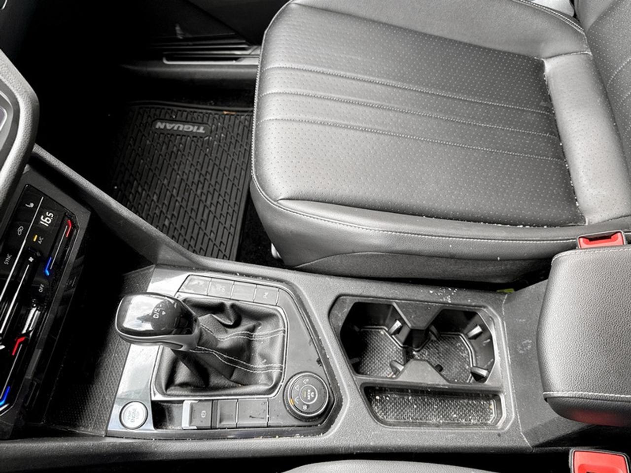 2022 Volkswagen Tiguan Comfortline R-Line Black Edition  *CLEAN CF* Photo