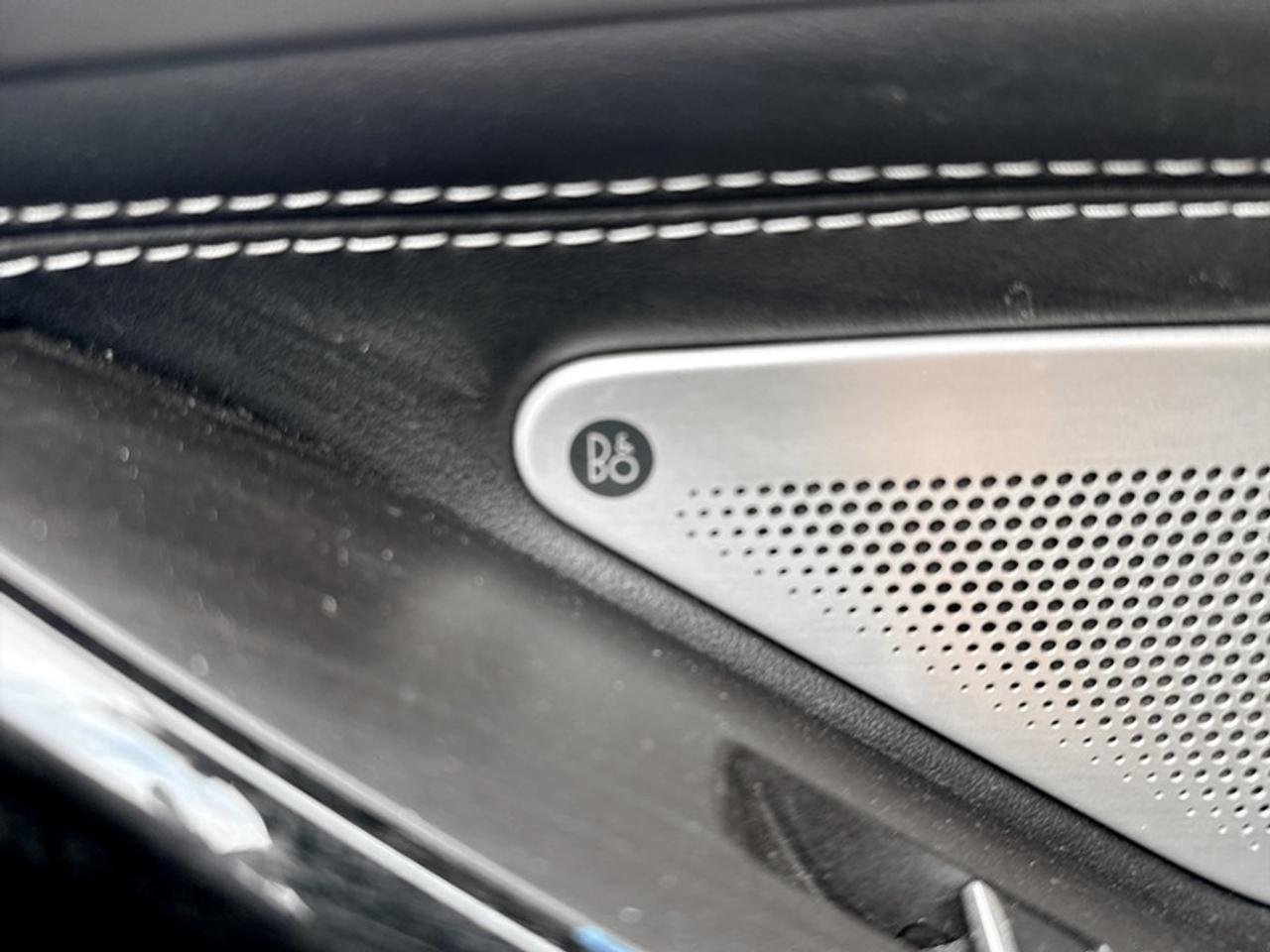 2021 Ford Explorer ST w/Premium Tech Pkg Photo