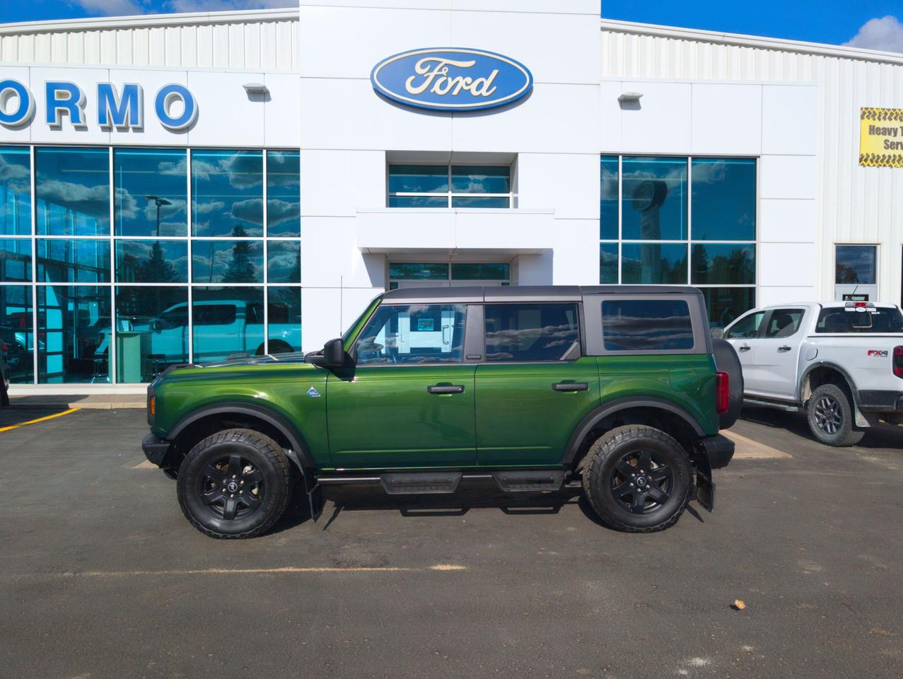 2024 Ford Bronco Black Diamond Photo0