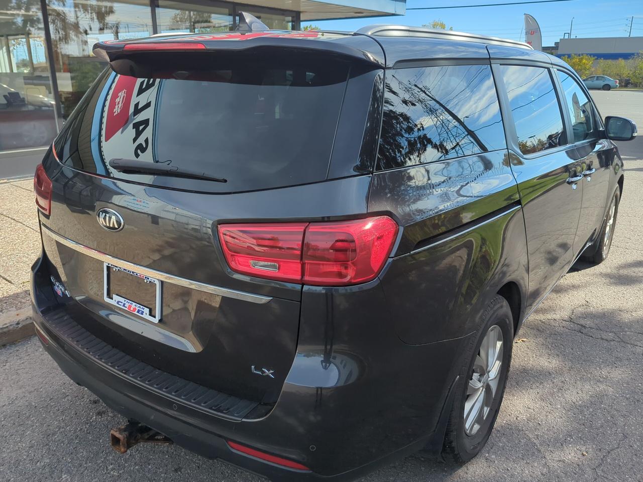 2020 Kia Sedona LX Photo4