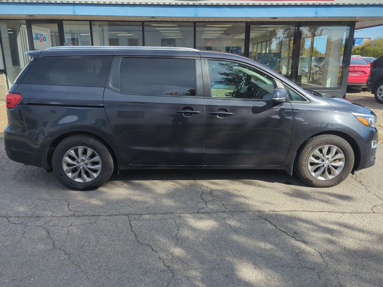 2020 Kia Sedona LX Photo