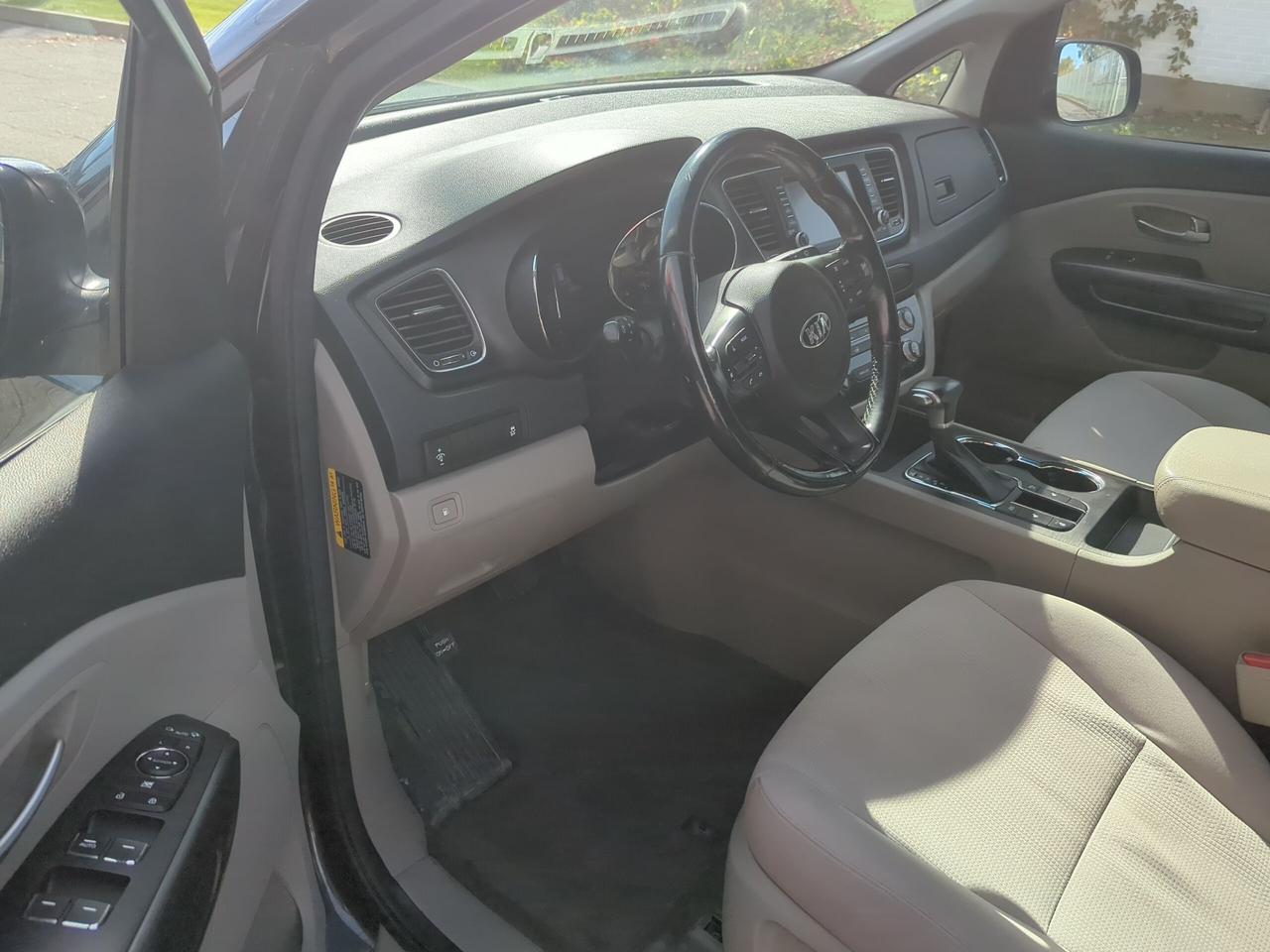 2020 Kia Sedona LX Photo