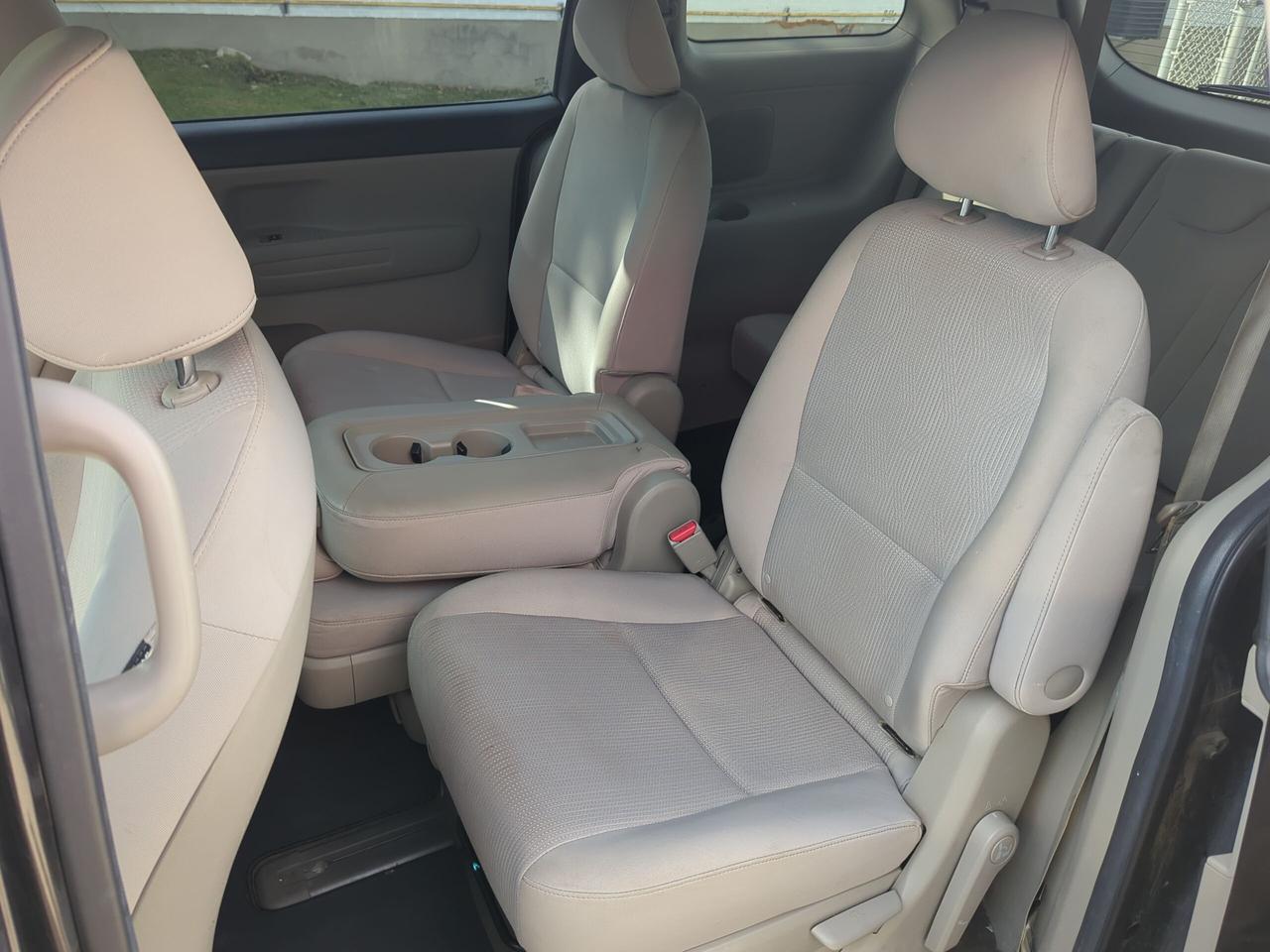 2020 Kia Sedona LX Photo