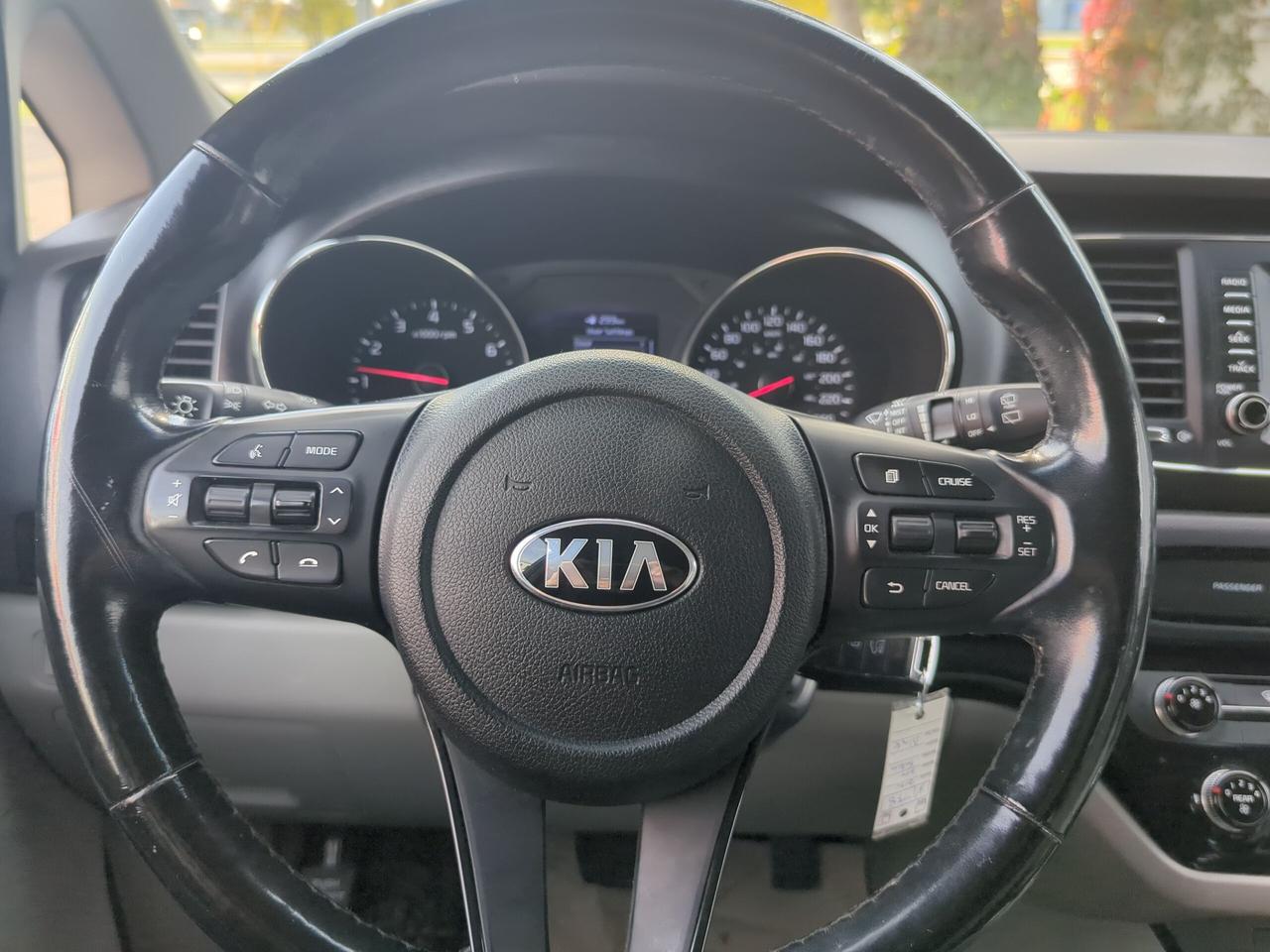 2020 Kia Sedona LX Photo