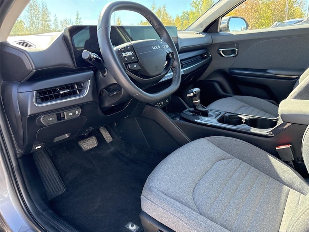 2025 Kia K4 EX  - Non-smoker - One owner - Local - $193 B/W Photo