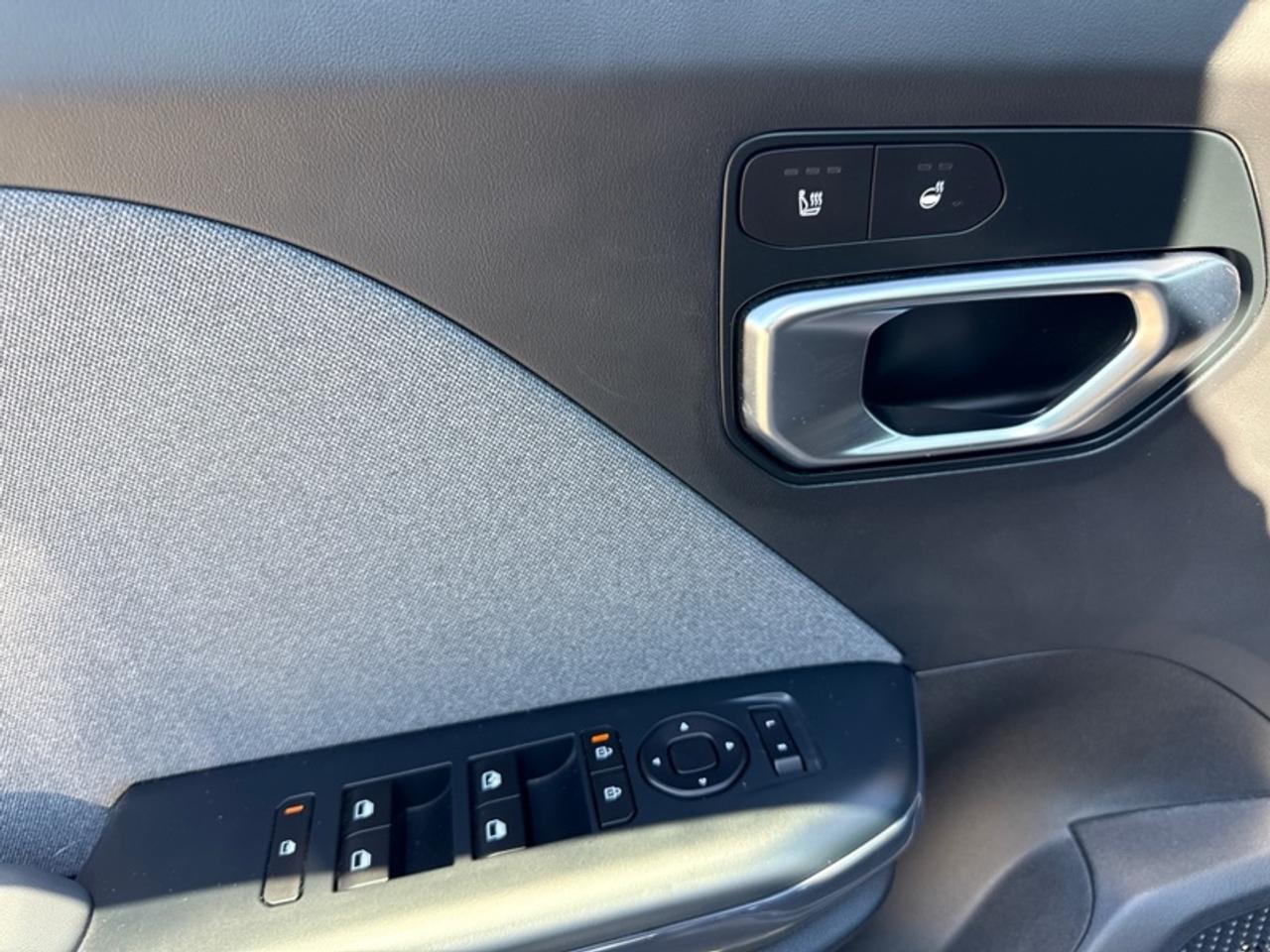 2025 Kia K4 EX  - Non-smoker - One owner - Local - $193 B/W Photo