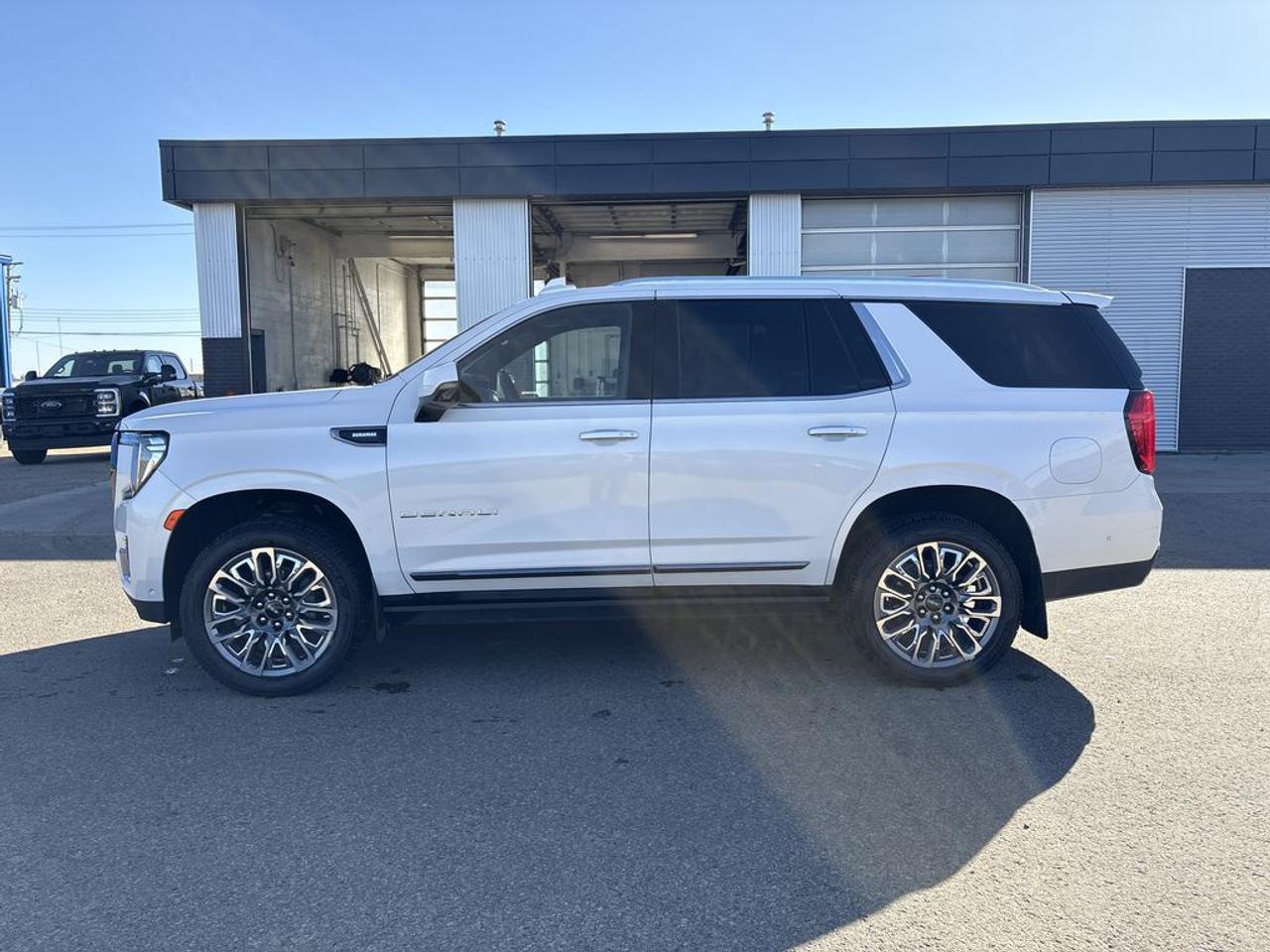 2023 GMC Yukon Denali Ultimate Photo3