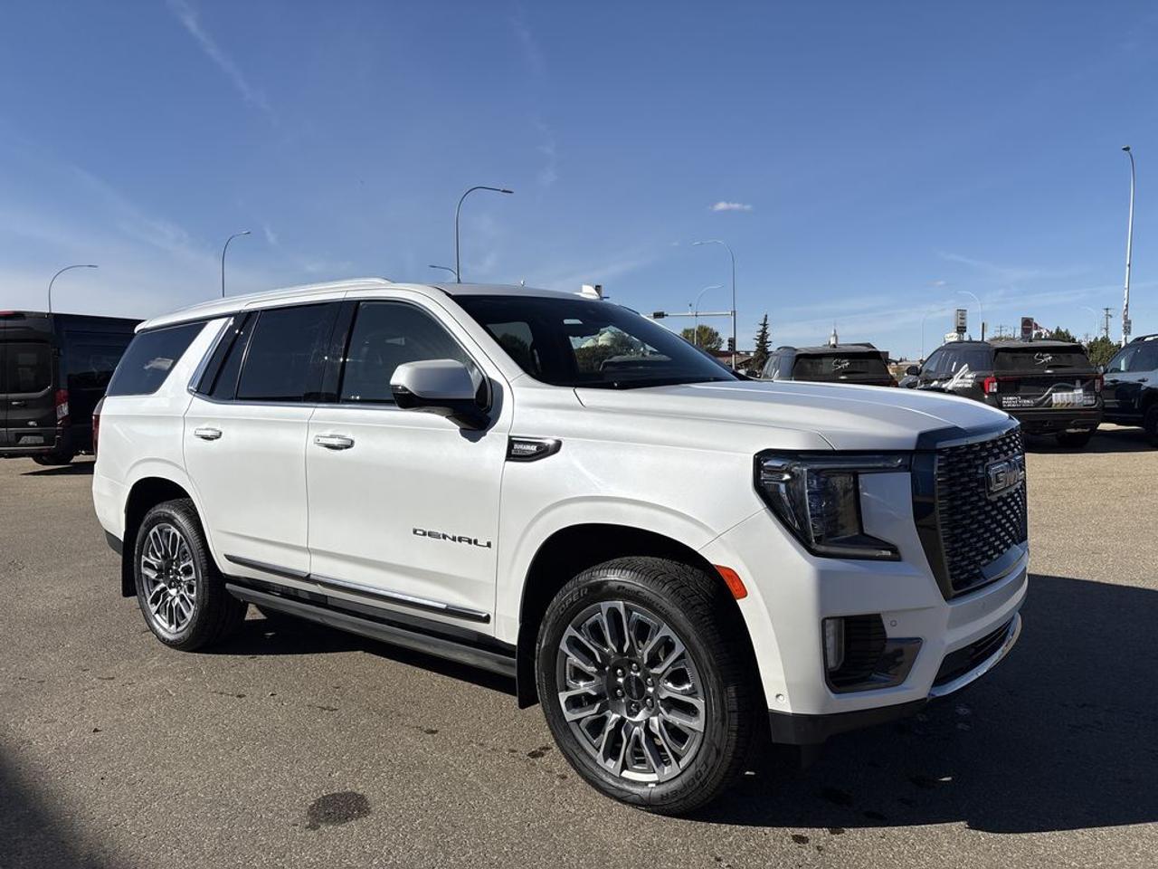 2023 GMC Yukon Denali Ultimate Photo0