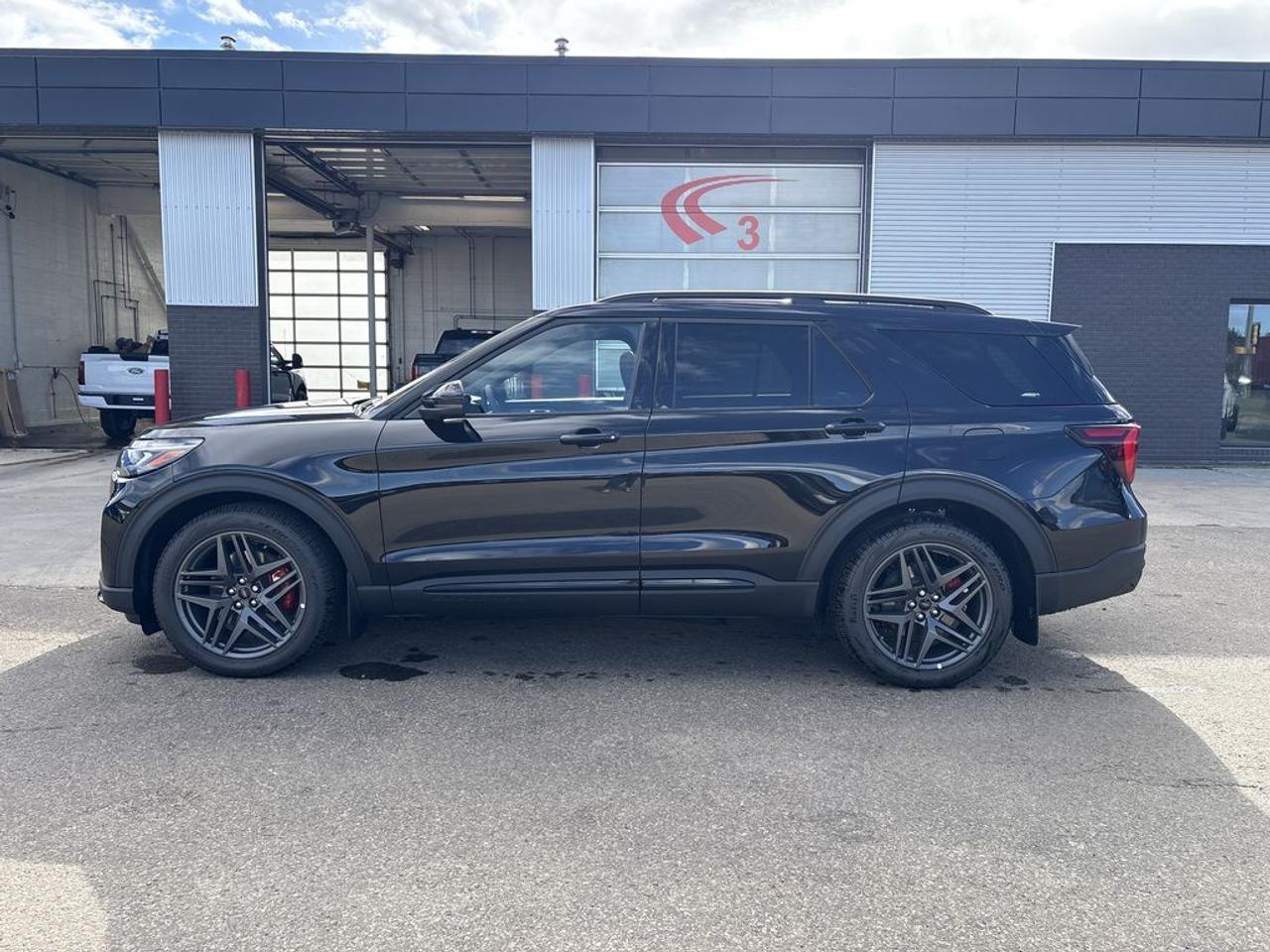2026 Ford Explorer ST 400A Photo3
