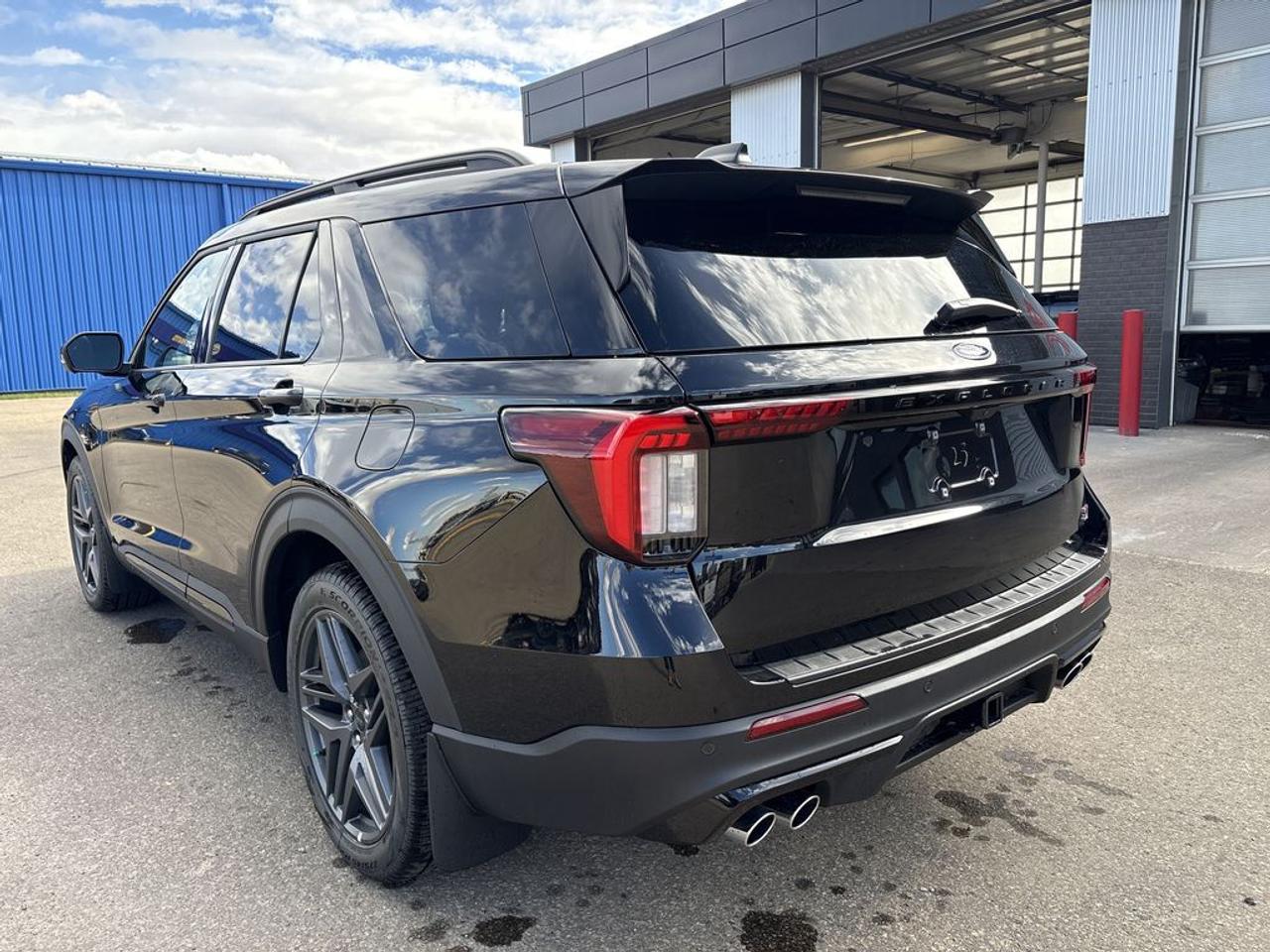 2026 Ford Explorer ST 400A Photo4