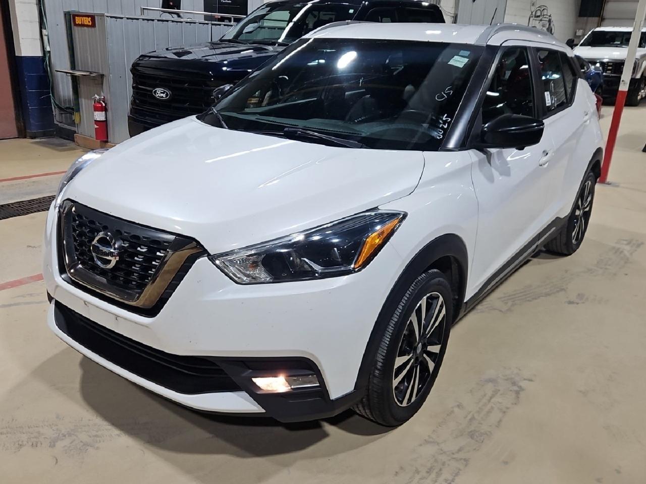 2019 Nissan Kicks SR - Photo #1