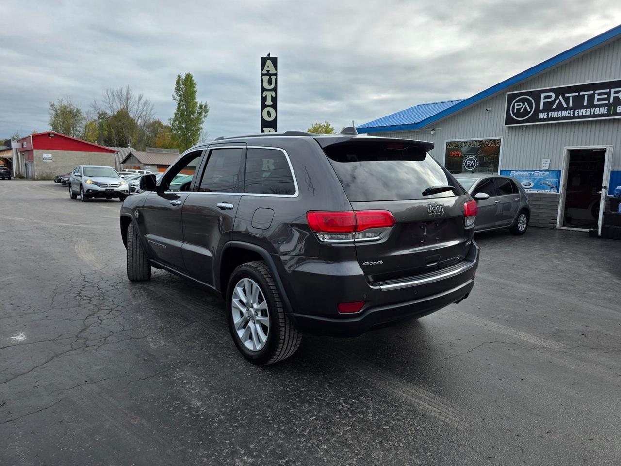 2017 Jeep Grand Cherokee LIMITED 4WD Photo