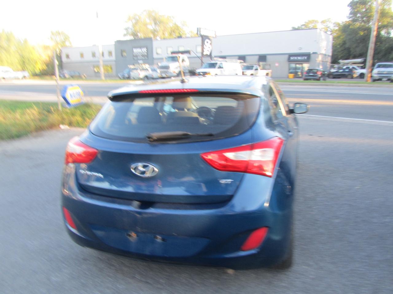 2014 Hyundai Elantra GT 5dr Hb Man Gls Photo4