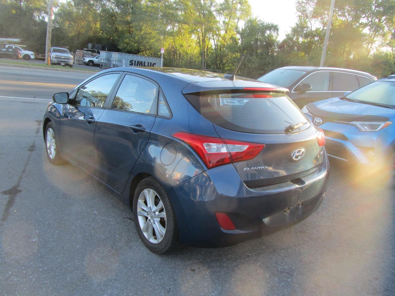 2014 Hyundai Elantra GT 5dr Hb Man Gls Photo3