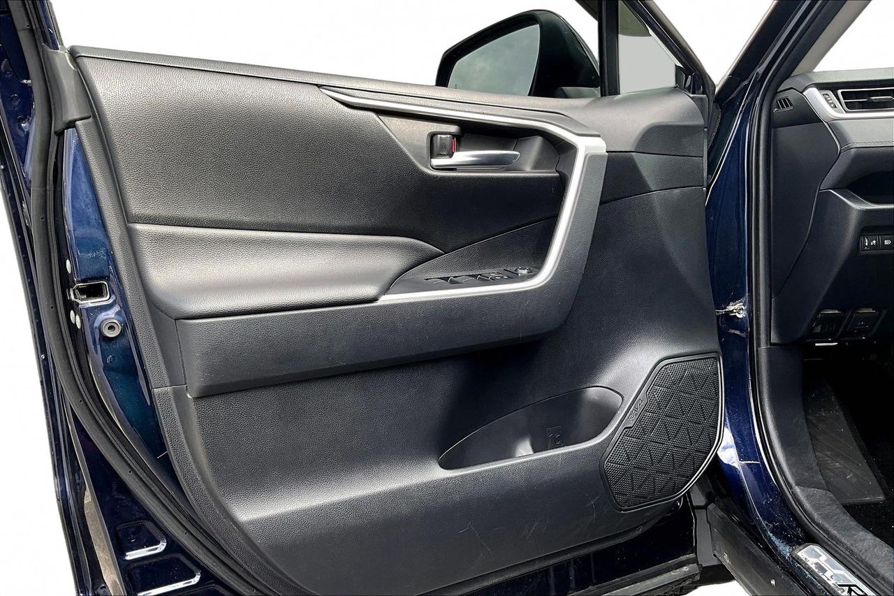 2020 Toyota RAV4 | AWD | Heated Seats | Heated Wheel | Sunroof Photo