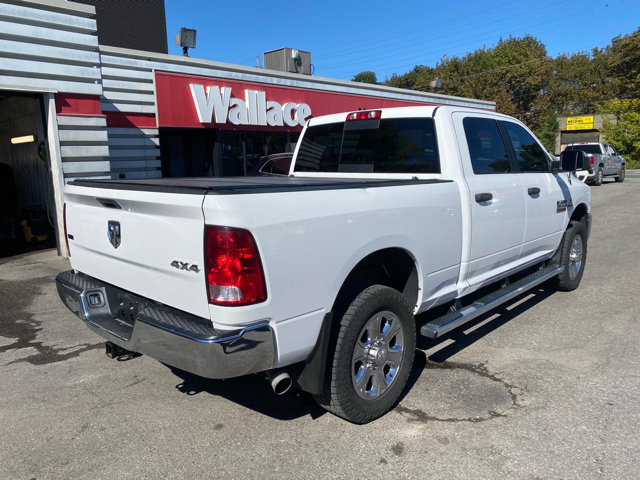 2018 RAM 2500 SLT | Crew Cab | 4X4 | Sunroof | Cummins Diesel Photo