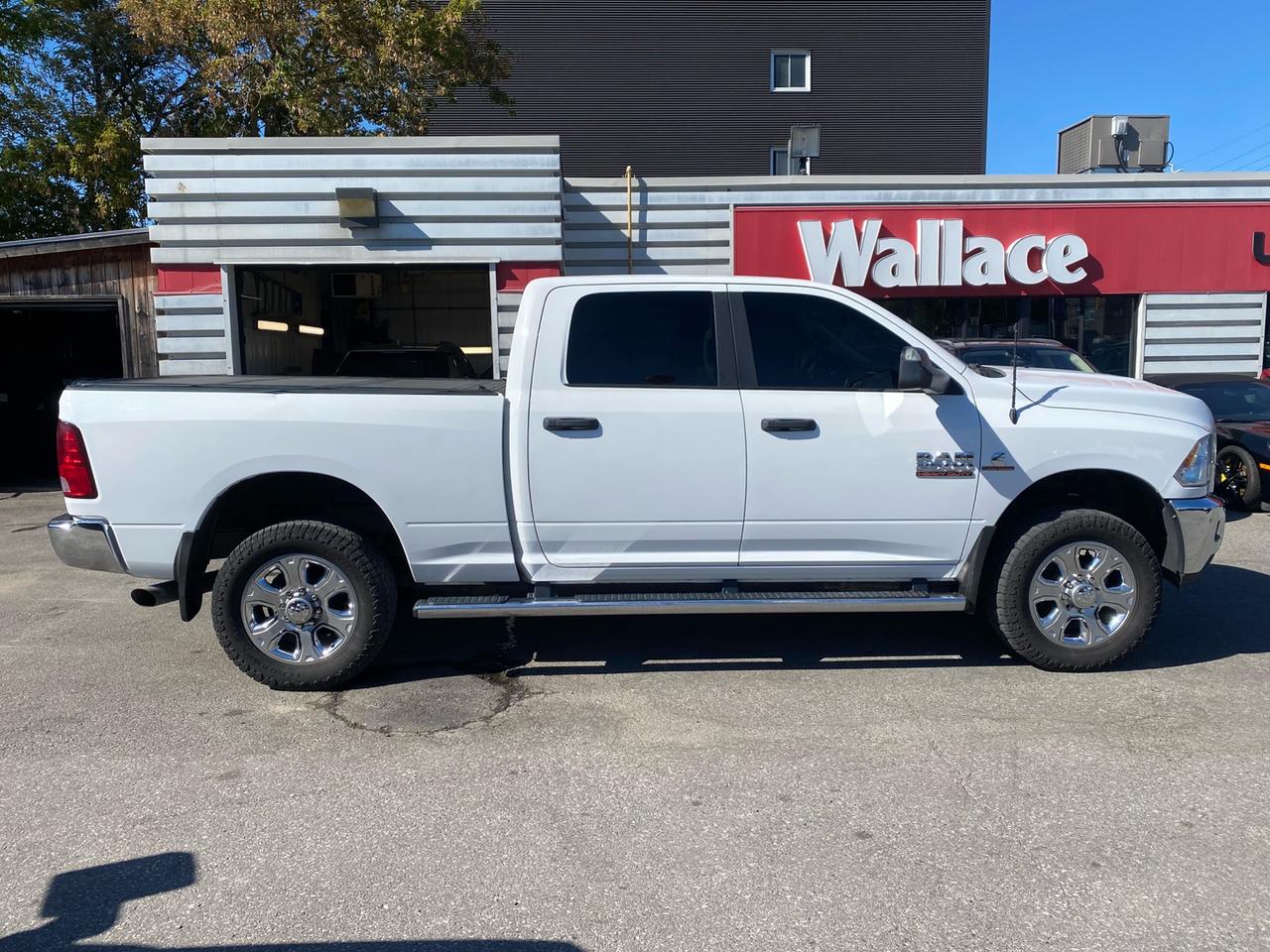 2018 RAM 2500 SLT | Crew Cab | 4X4 | Sunroof | Cummins Diesel Photo