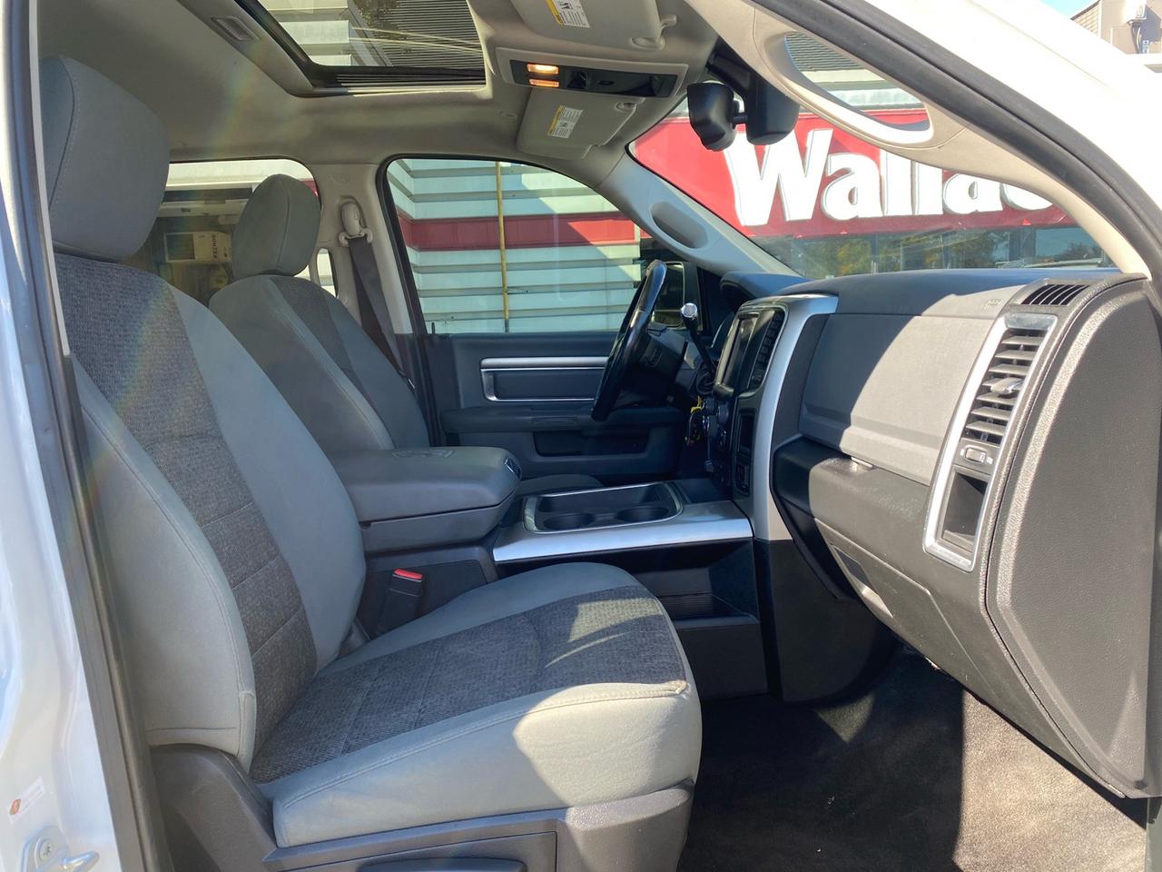 2018 RAM 2500 SLT | Crew Cab | 4X4 | Sunroof | Cummins Diesel Photo