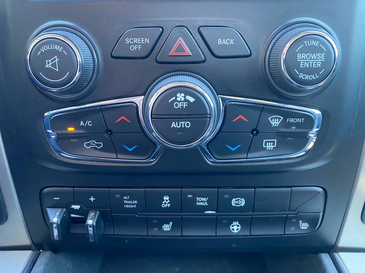 2018 RAM 2500 SLT | Crew Cab | 4X4 | Sunroof | Cummins Diesel Photo