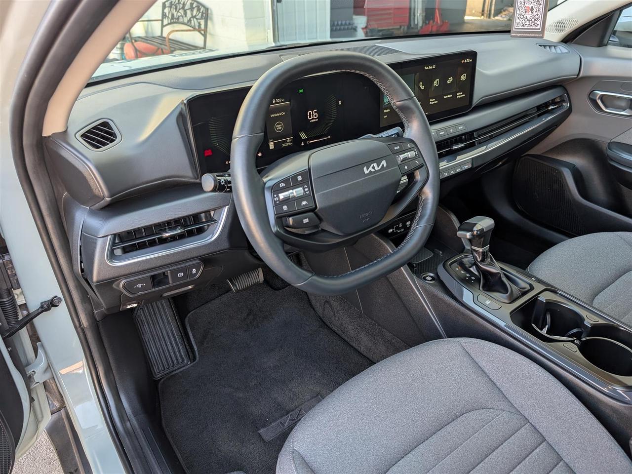 2025 Kia K4 EX - REV CAM - HTD SEATS - TECH FEATS Photo