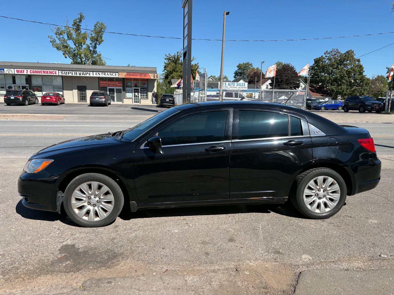 2014 Chrysler 200 LX - Photo #5