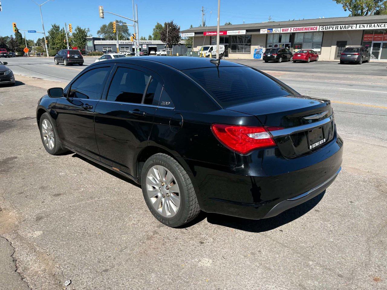 2014 Chrysler 200 LX - Photo #6