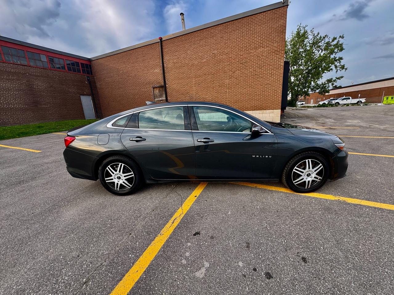 2017 Chevrolet Malibu LT Photo