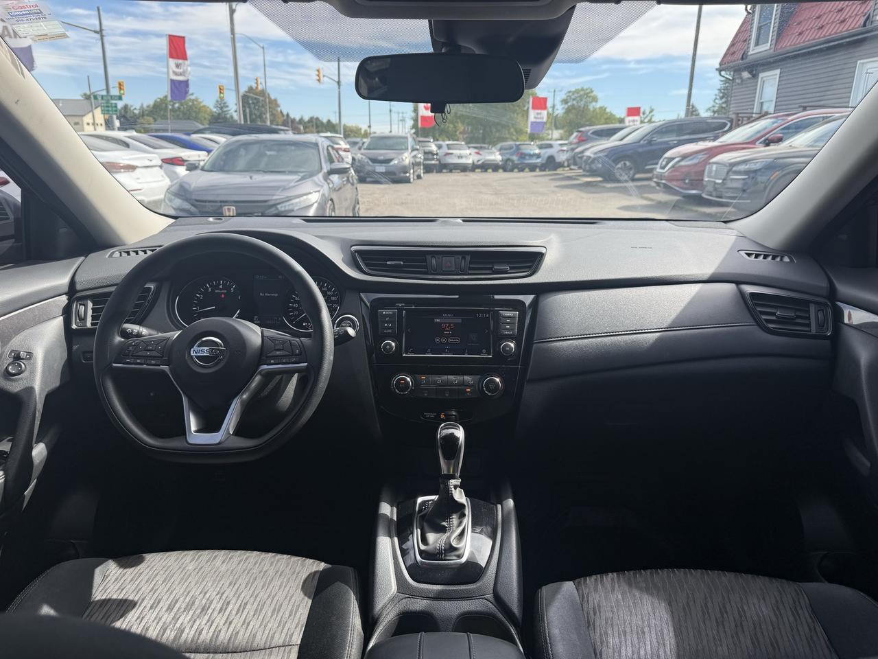 2019 Nissan Rogue SV Photo
