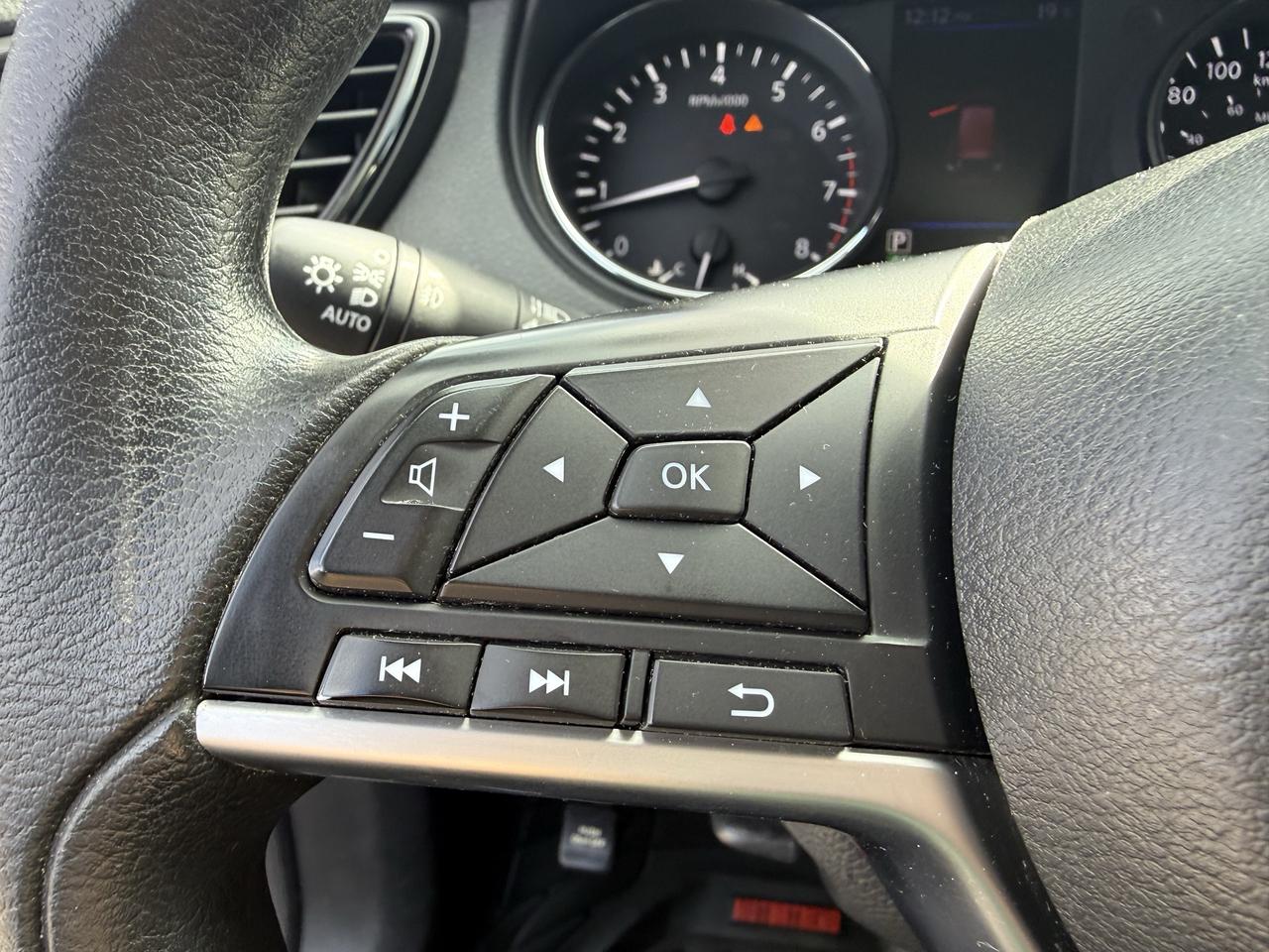 2019 Nissan Rogue SV Photo