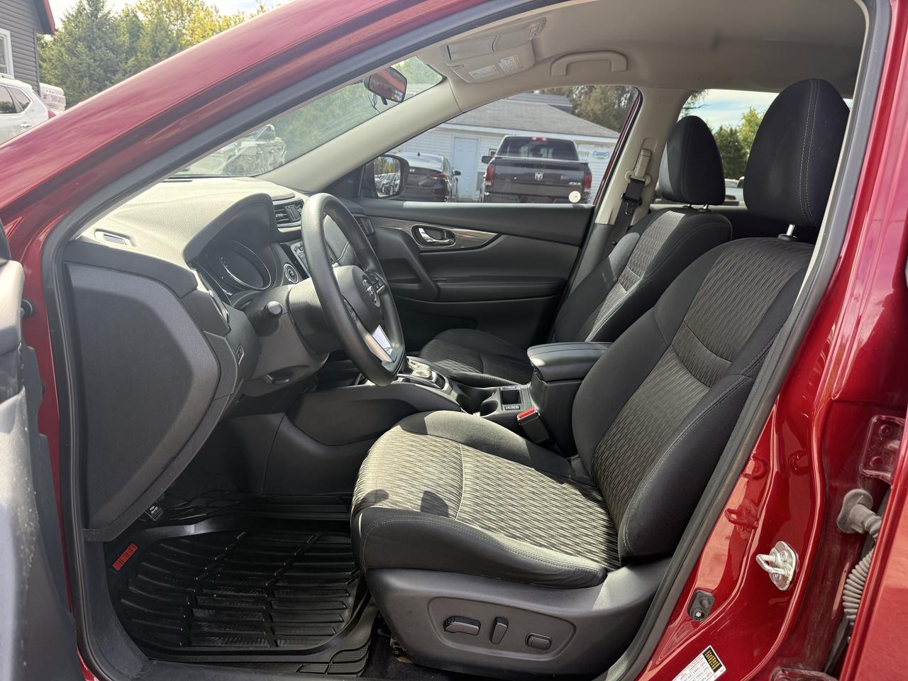 2019 Nissan Rogue SV Photo
