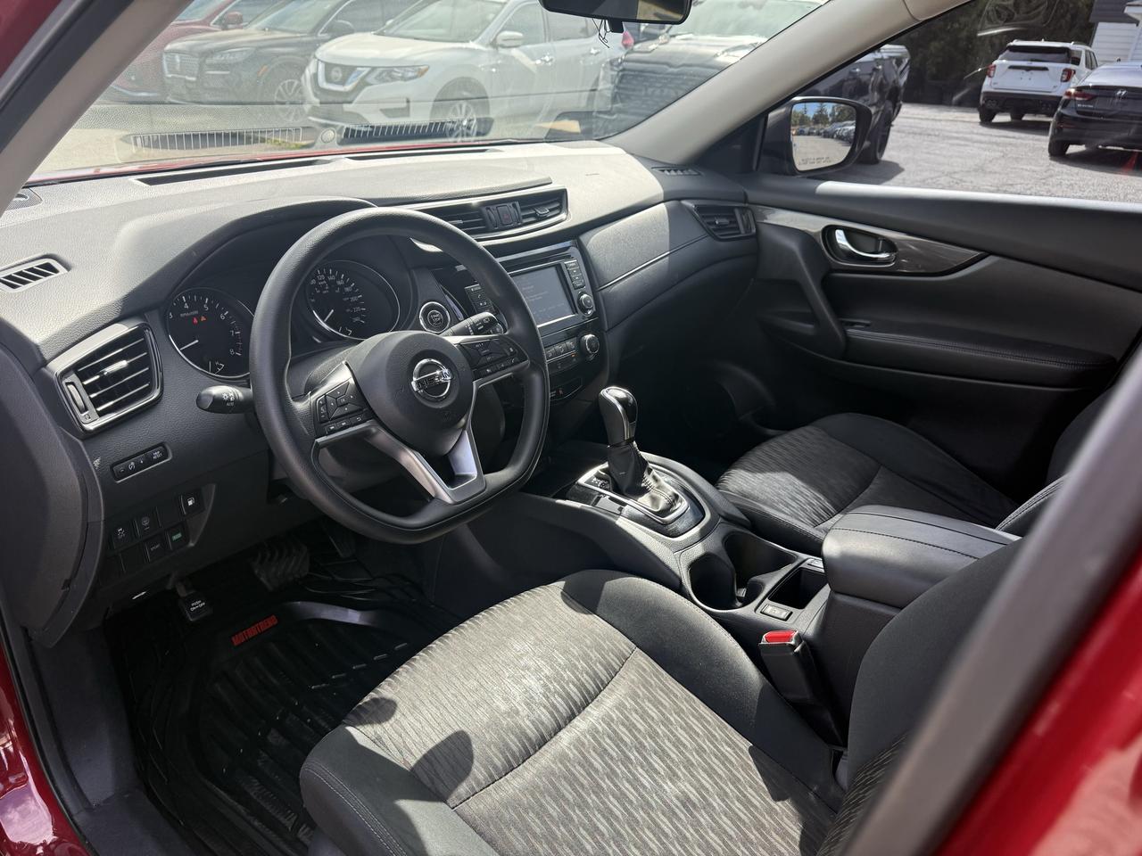 2019 Nissan Rogue SV Photo