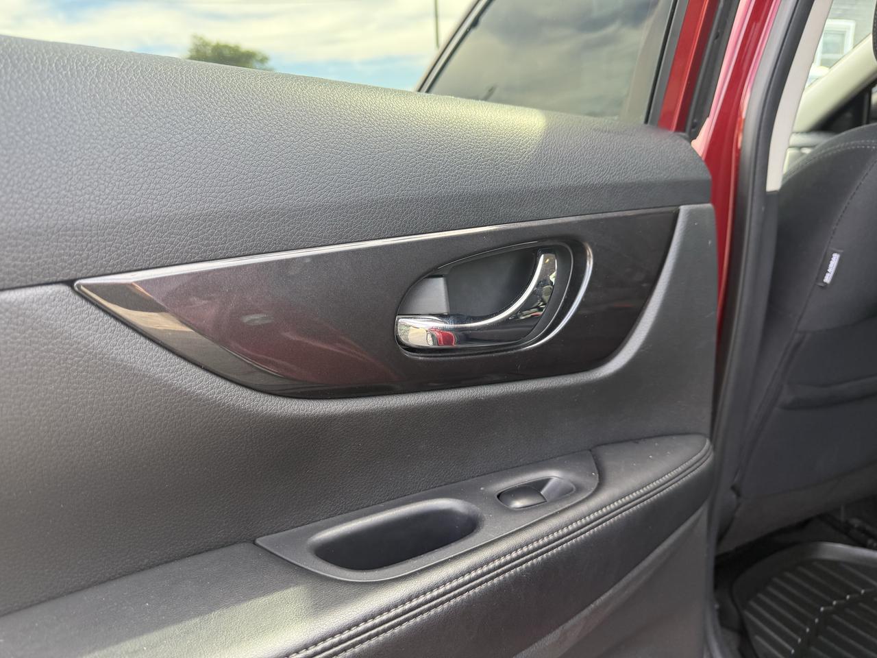 2019 Nissan Rogue SV Photo