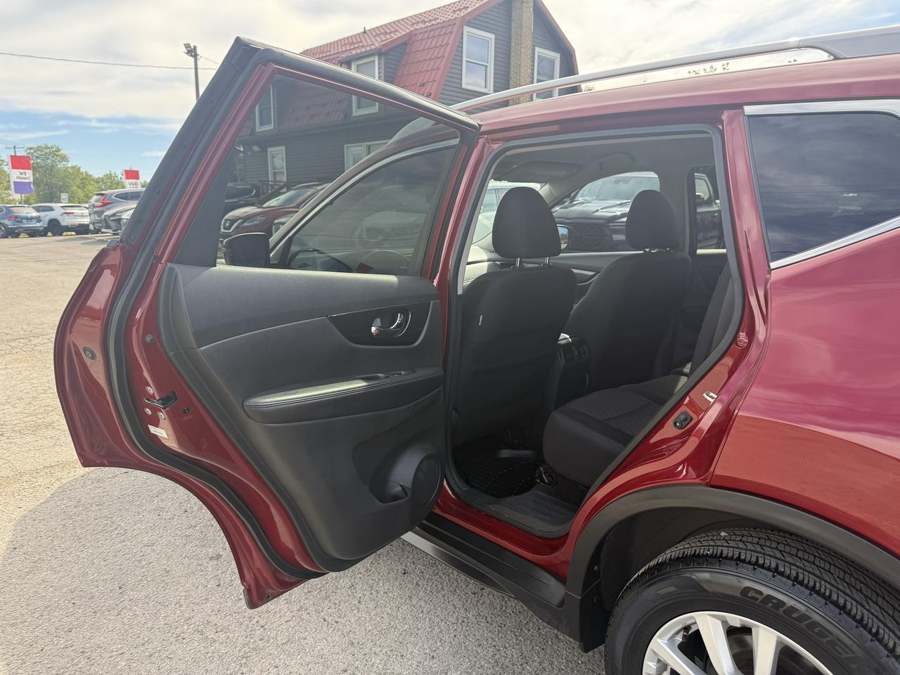 2019 Nissan Rogue SV Photo